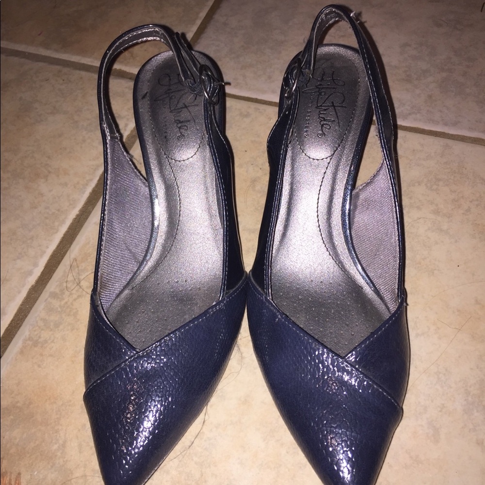 Navy heels